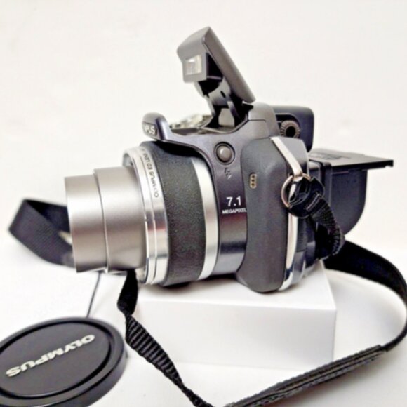 OLYMPUS SP-550UZ Digital Camera 7.1MP 28mm Wide Angle 18x OptZoom & Case… - Picture 4 of 13